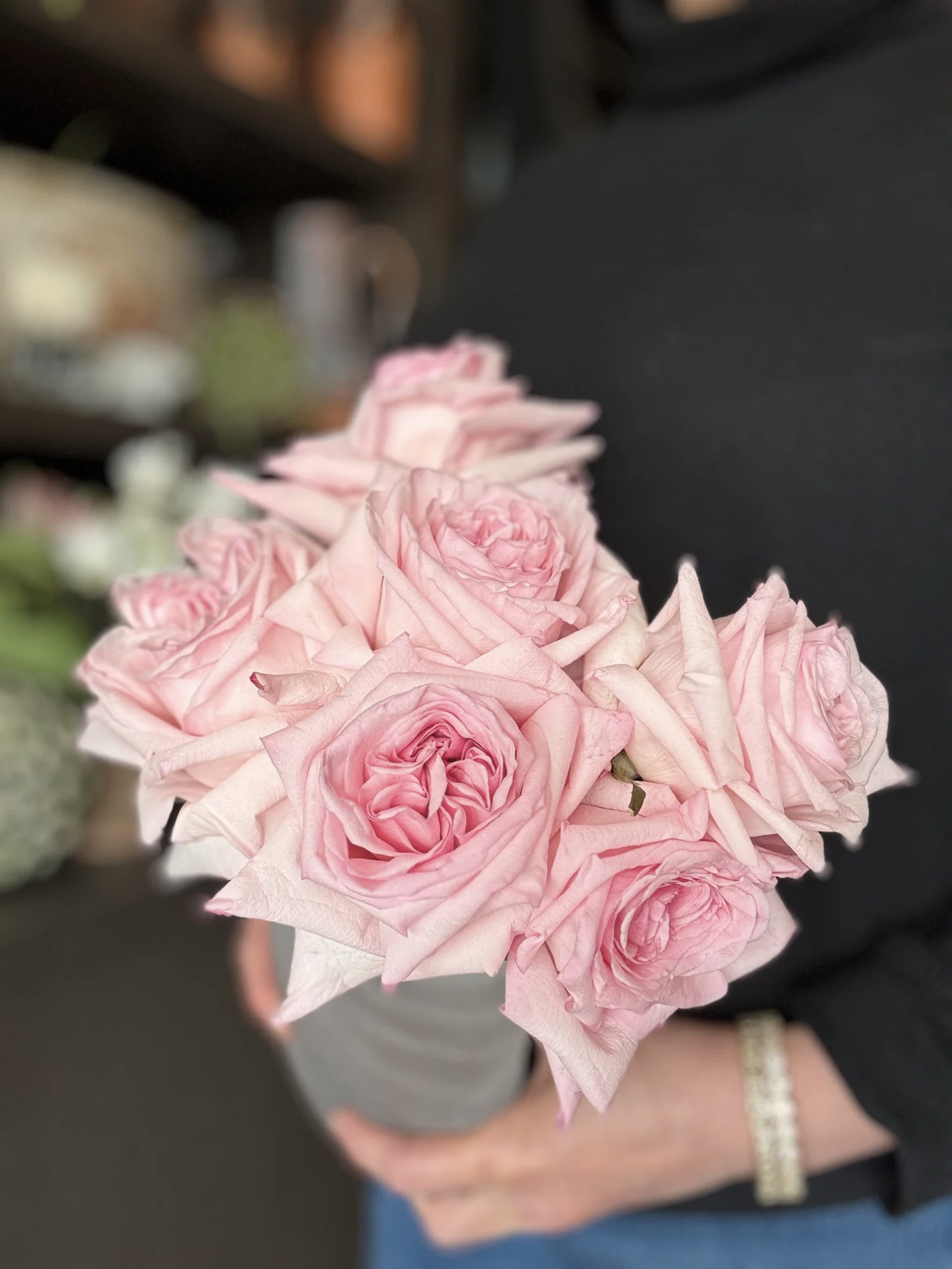 ✨Rose rose様大きめ42❣✨定価¥27500❣春夏セレブ〜豪華後ろフリル Rose Reverie – Suzanne Gardner Flowers